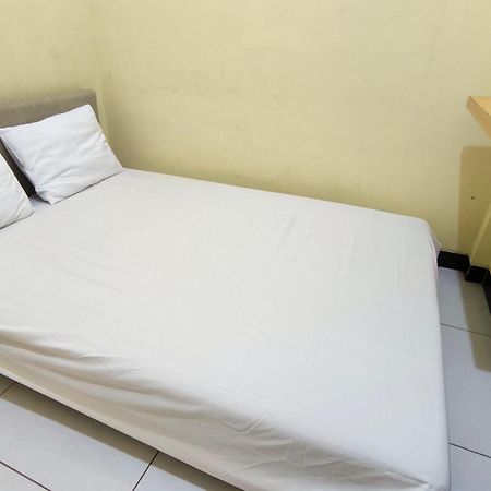Nn Guesthouse Surakarta  Bagian luar foto