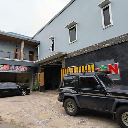 Nn Guesthouse Surakarta  Bagian luar foto