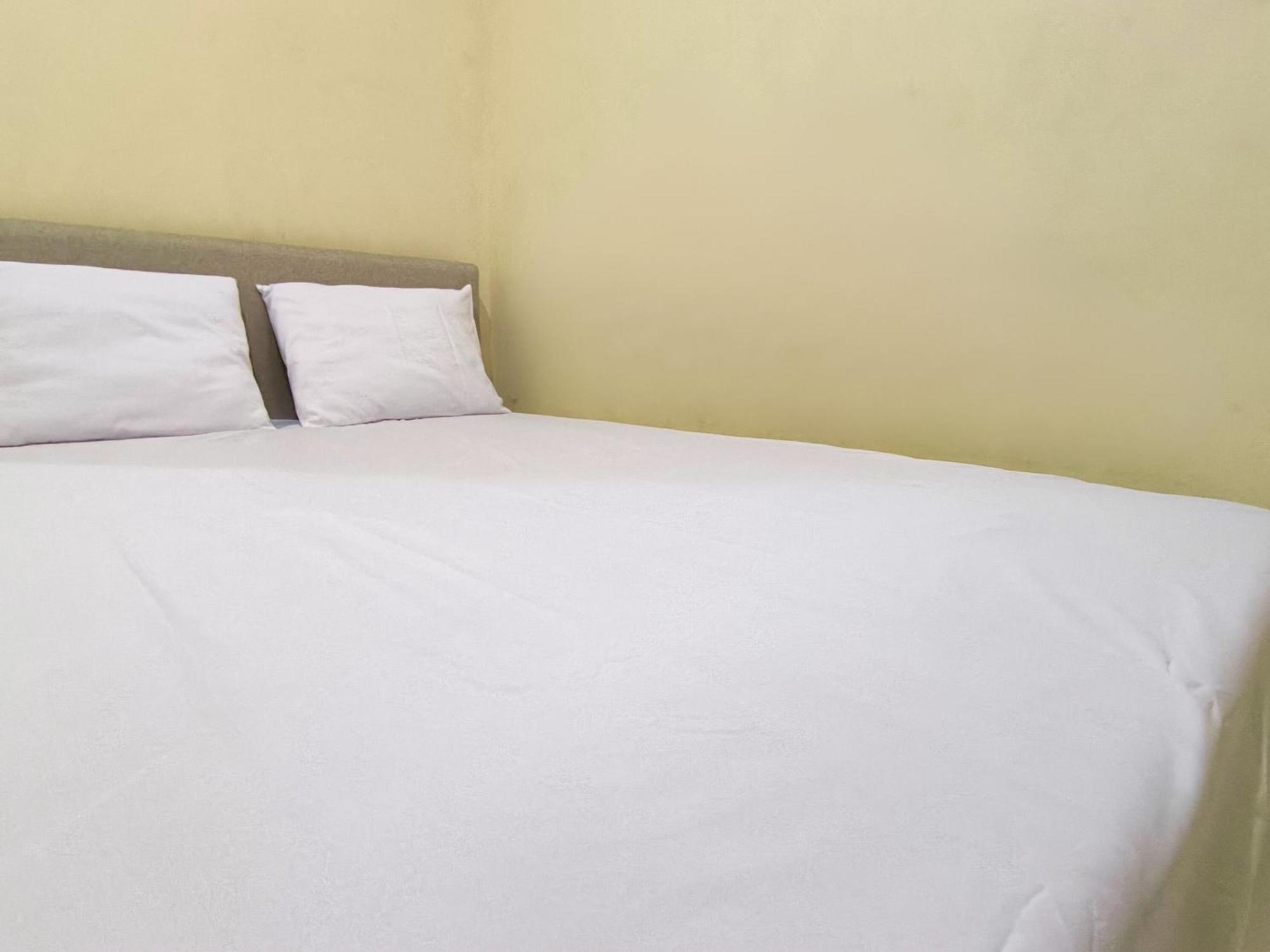 Nn Guesthouse Surakarta  Bagian luar foto