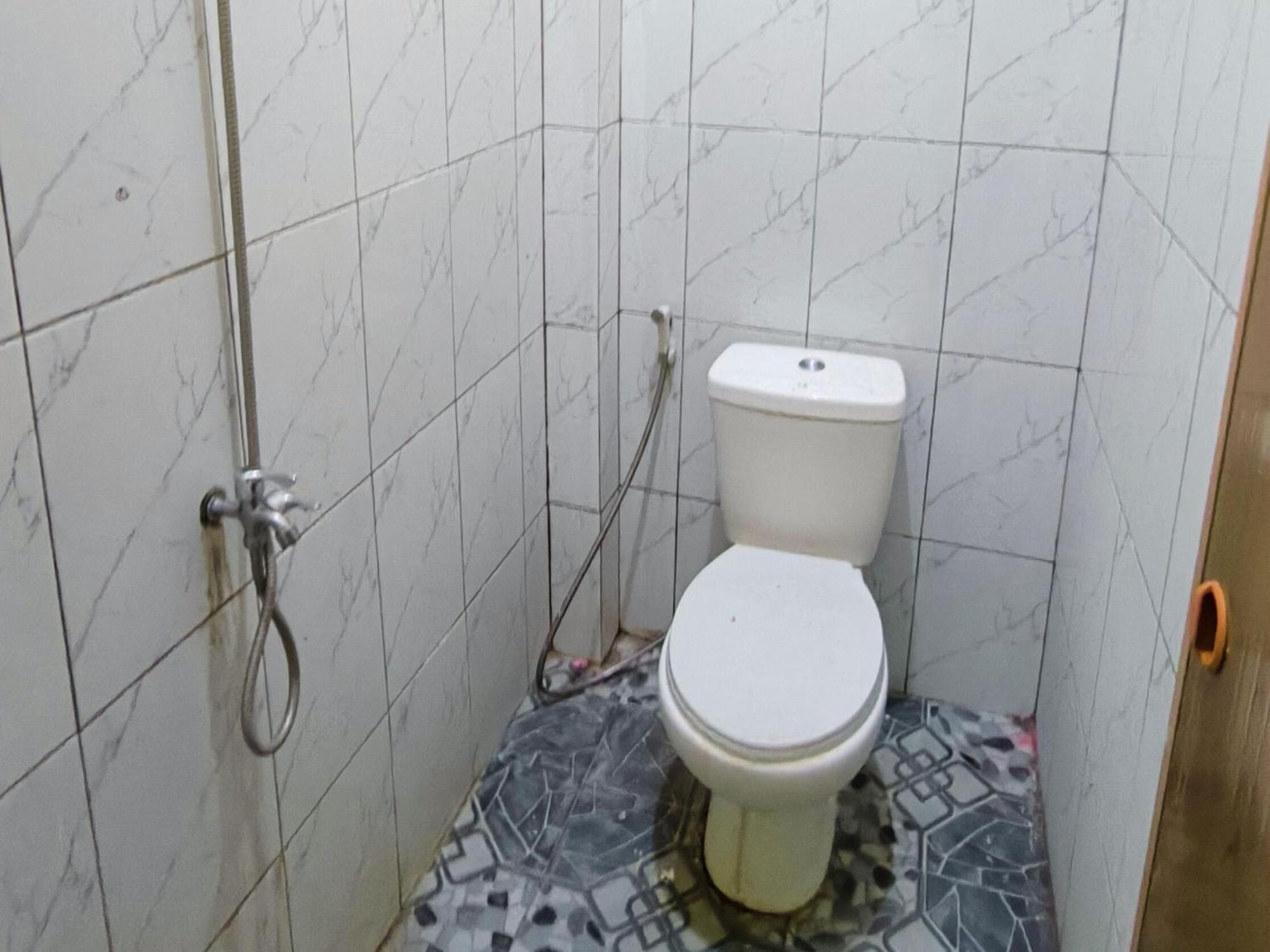 Nn Guesthouse Surakarta  Bagian luar foto