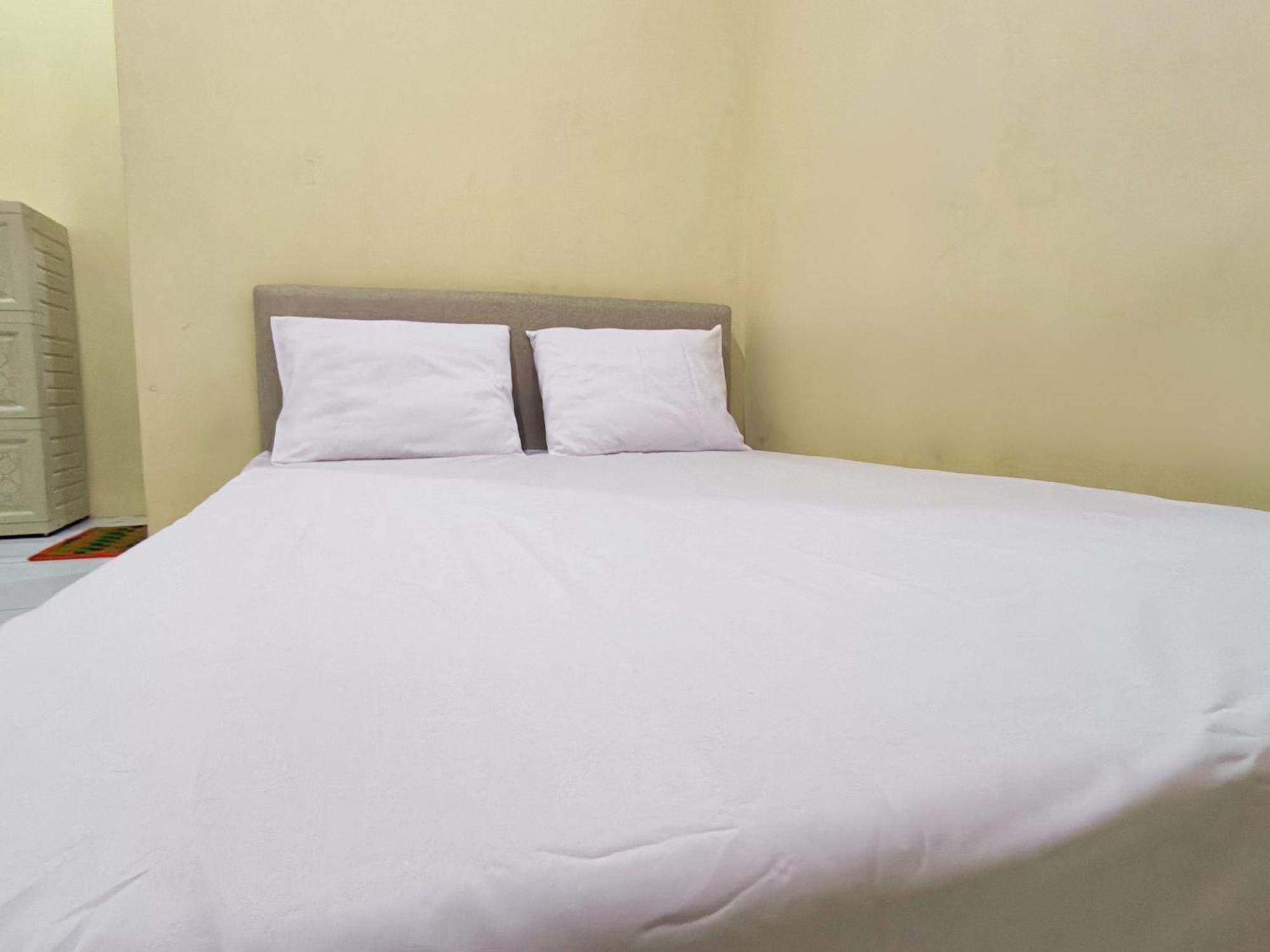 Nn Guesthouse Surakarta  Bagian luar foto