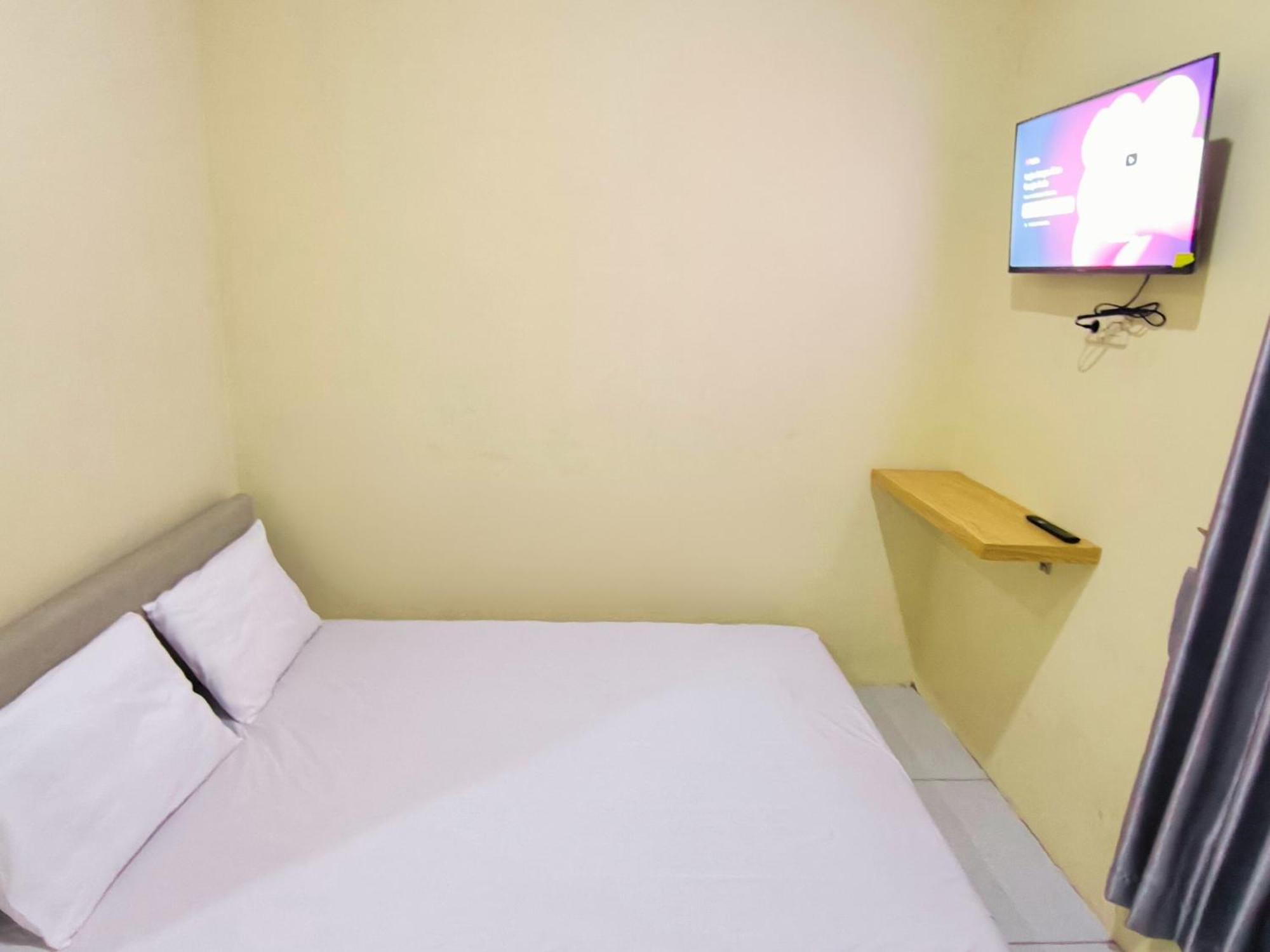 Nn Guesthouse Surakarta  Bagian luar foto